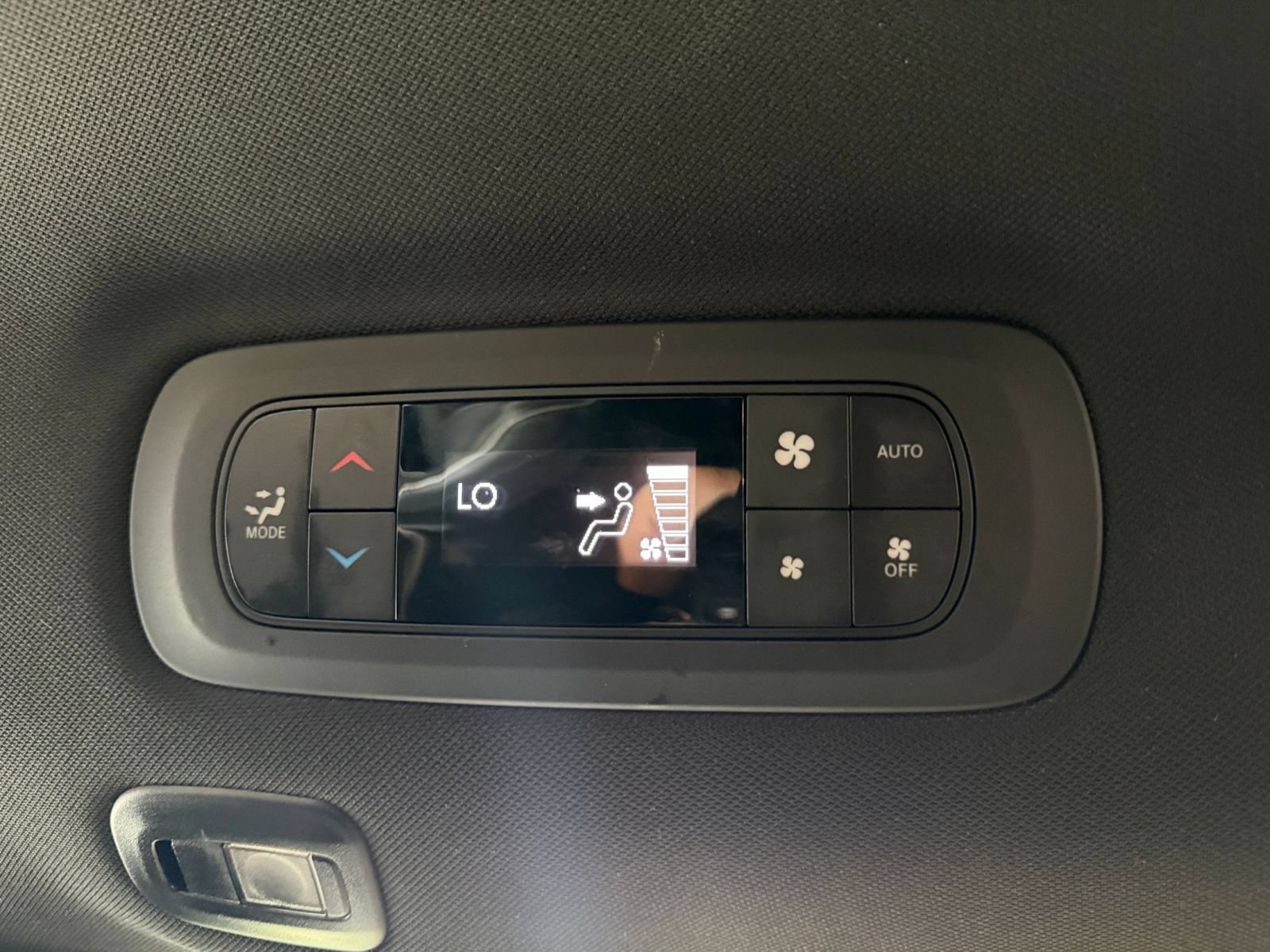 Used 2025 Chrysler Pacifica Limited FWD image 20