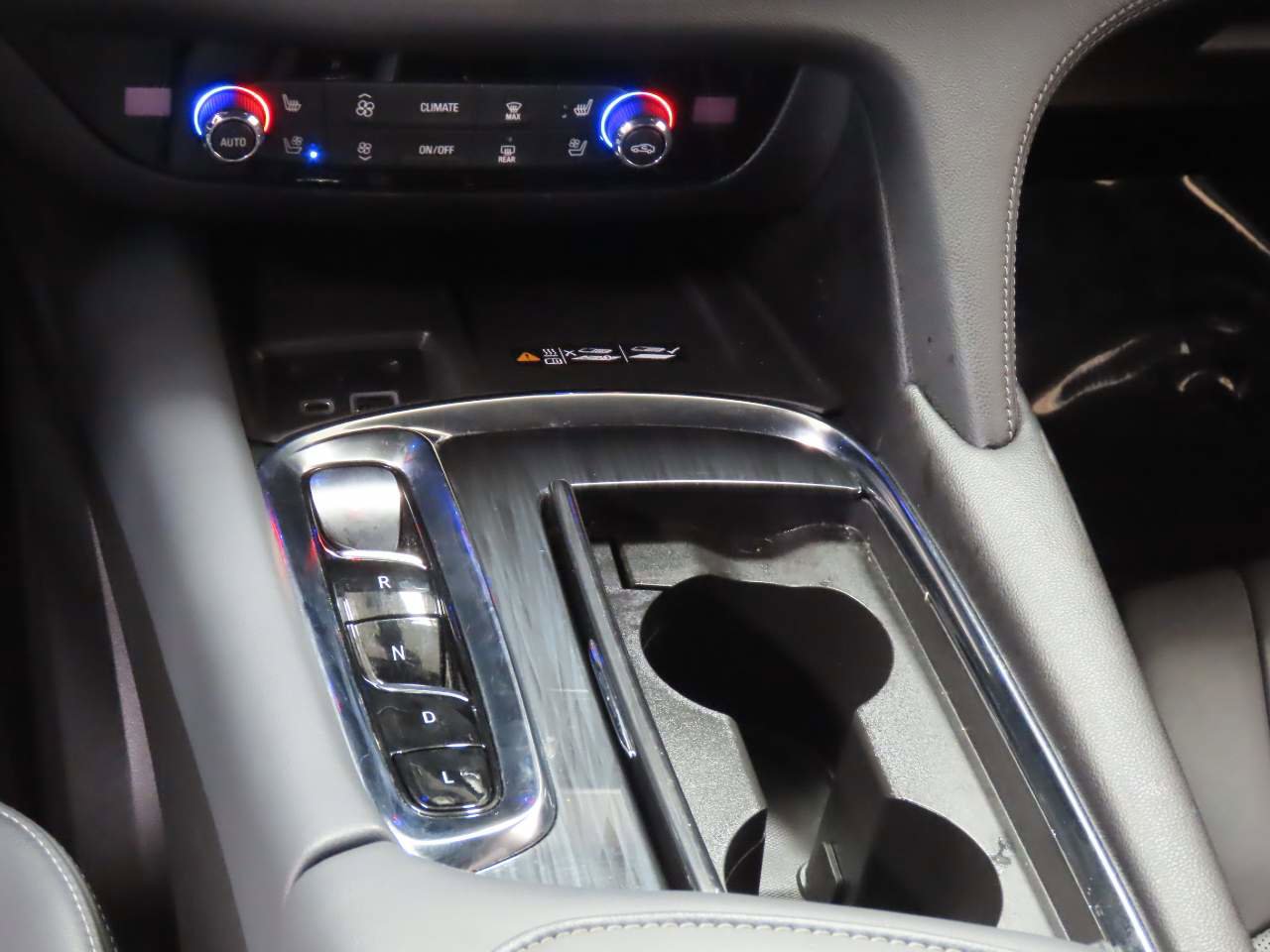 Used 2024 Buick Enclave Premium image 12