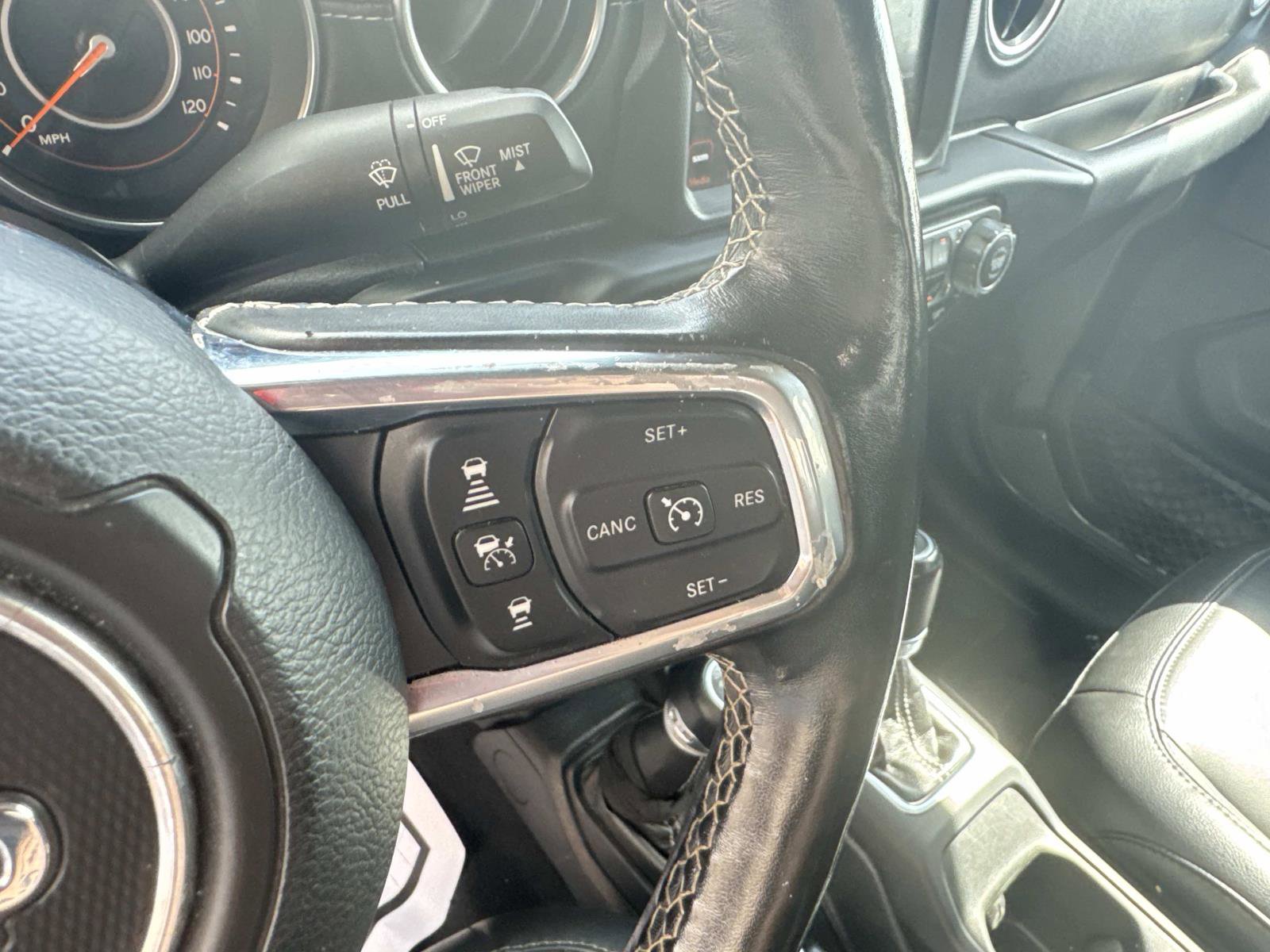 Used 2020 Jeep Gladiator Overland AWD/4WD image 23