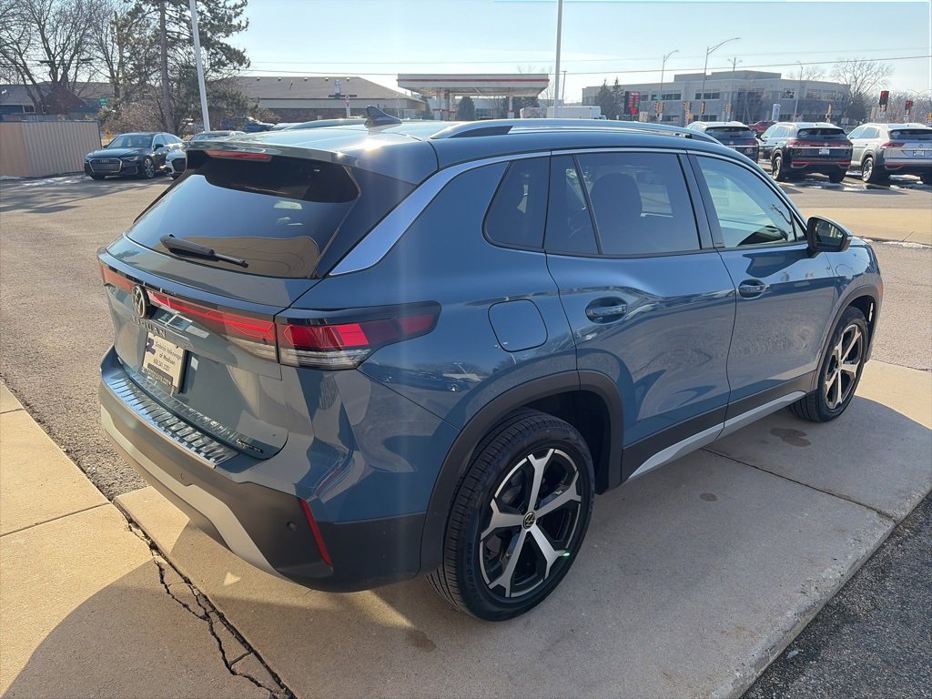 Certified 2025 Volkswagen Tiguan SE image 9