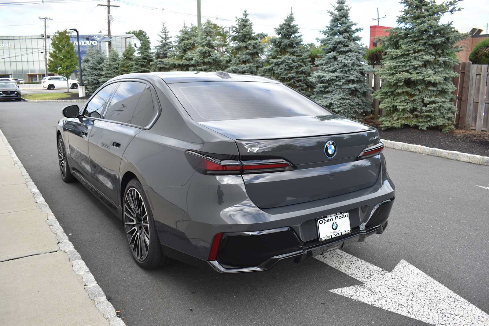 Used 2024 BMW i7 xDrive60 w/ Executive Package AWD/4WD image 7