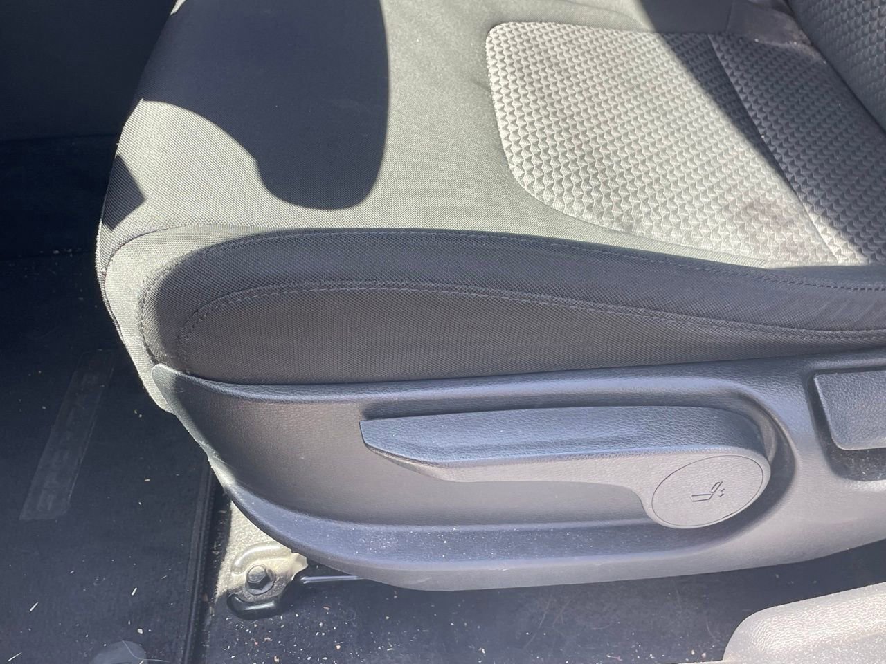 Used 2025 Kia Sportage LX image 4