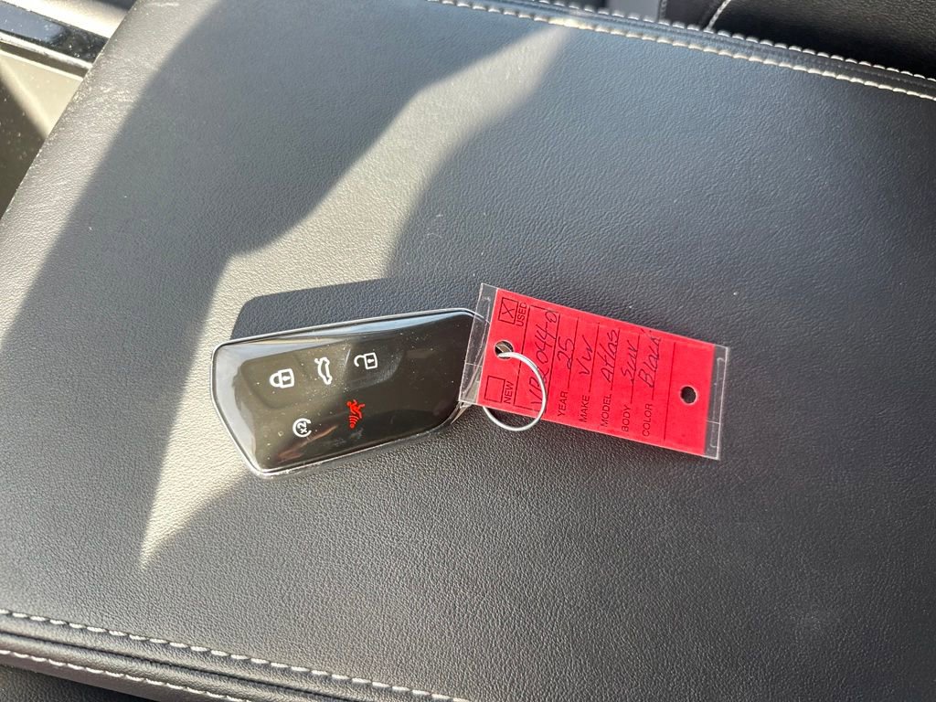 Used 2025 Volkswagen Atlas SE image 16