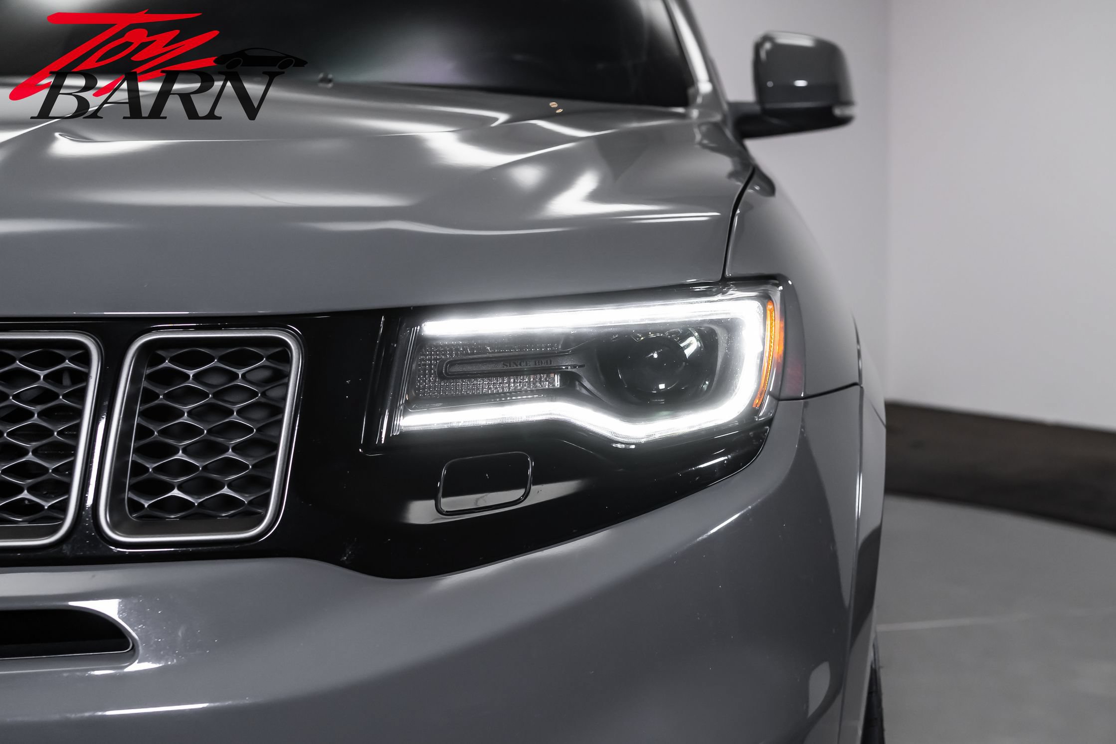 Used 2021 Jeep Grand Cherokee Trackhawk AWD/4WD image 9