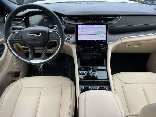 Certified 2024 Jeep Grand Cherokee Limited w/ Black Appearance Package AWD/4WD image 17