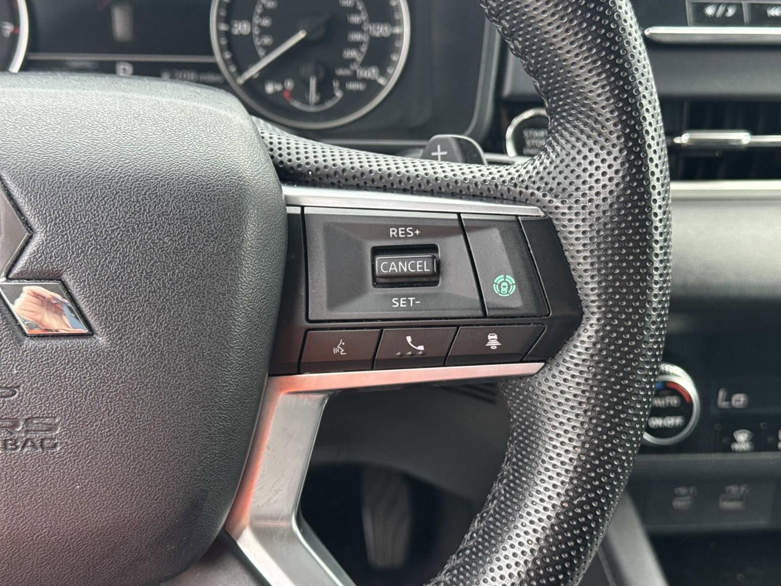 Used 2023 Mitsubishi Outlander SE AWD/4WD image 23