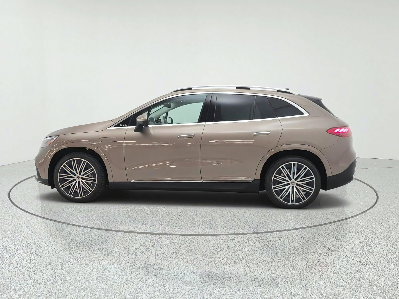 New 2027 Mercedes-Benz EQE 320+ SUV image 8