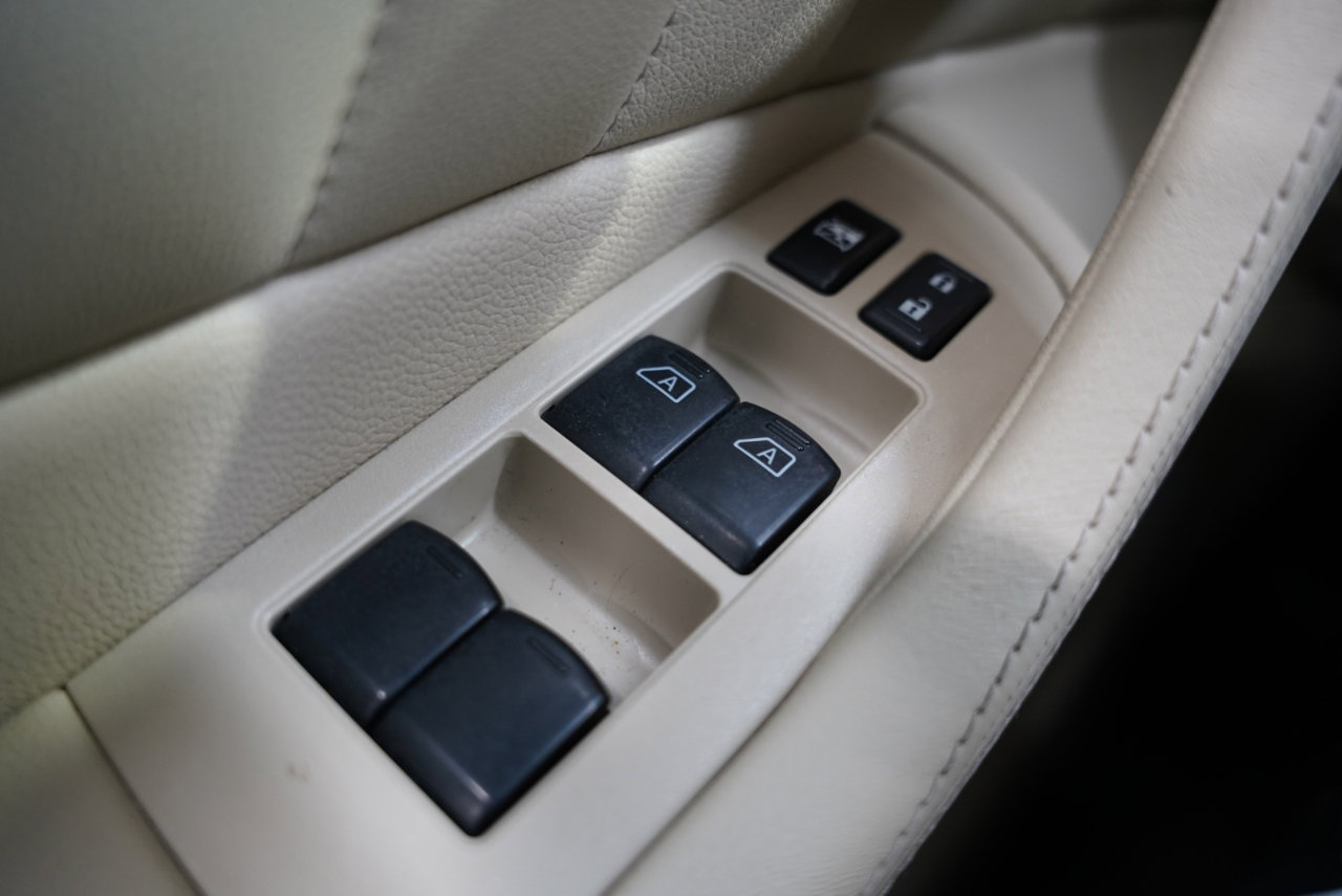 Used 2016 INFINITI QX70 AWD w/ Premium Package image 26