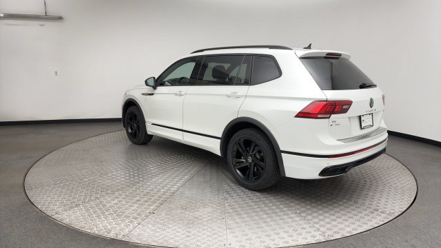 Used 2023 Volkswagen Tiguan SE R-Line AWD/4WD image 4