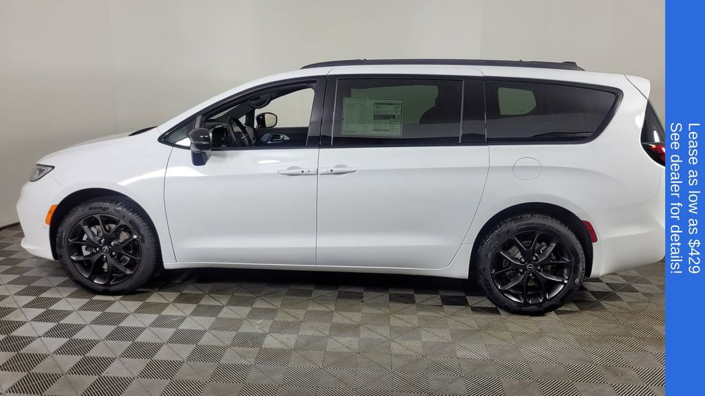 New 2026 Chrysler Pacifica Limited w/ S Appearance Package AWD/4WD image 4