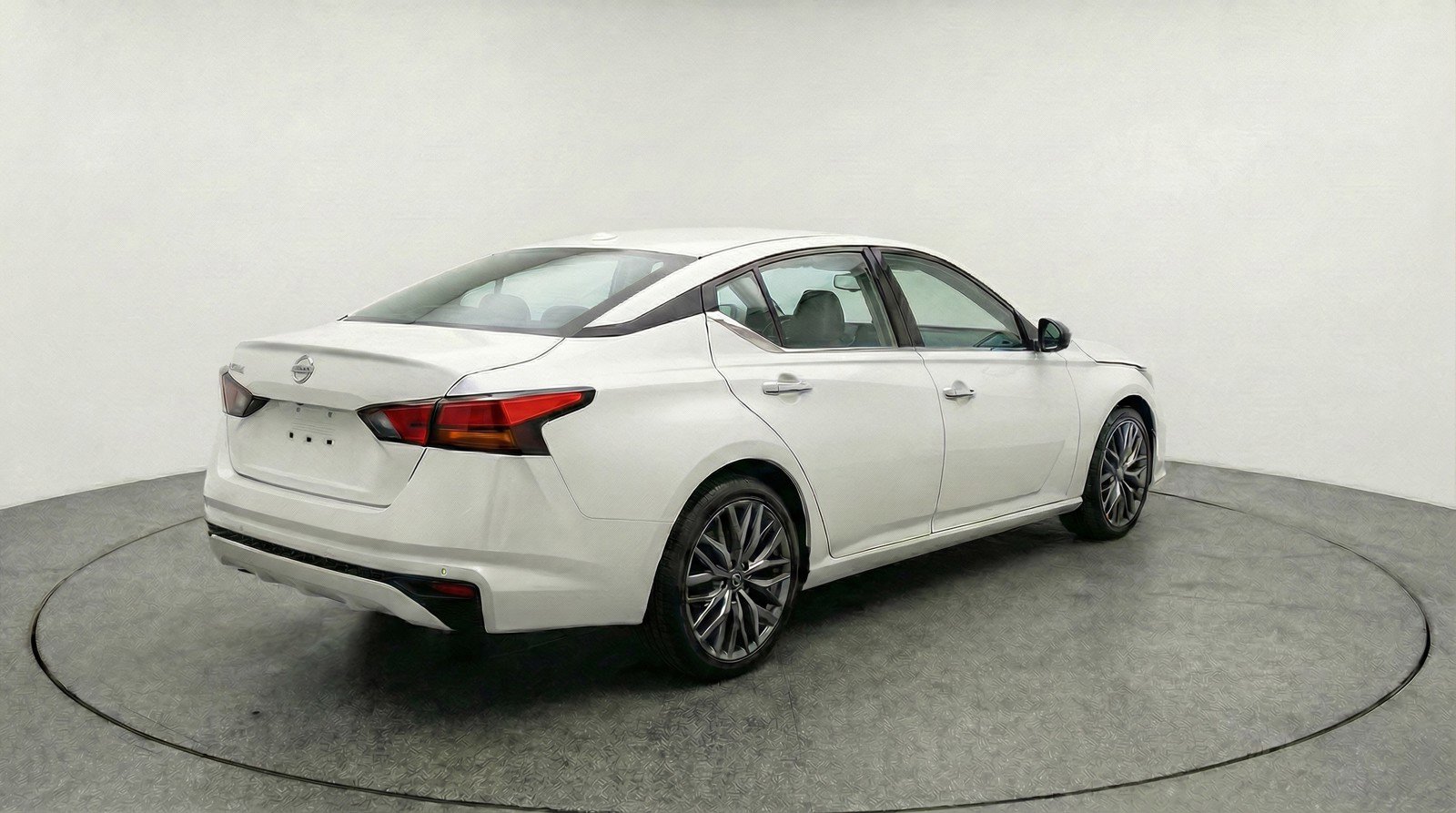 Used 2025 Nissan Altima 2.5 SV image 9