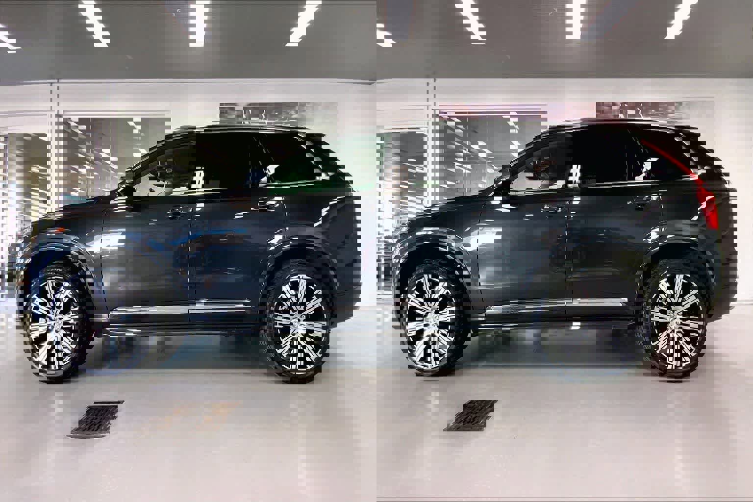 Used 2021 Volvo XC90 T6 Inscription w/ Climate Package image 3