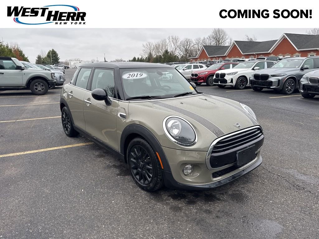 Used 2019 MINI Cooper 4-Door Hardtop FWD image 1