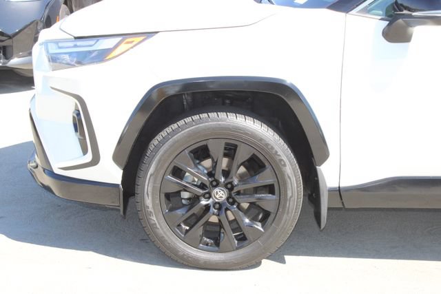 Used 2022 Toyota RAV4 XLE Premium FWD image 4