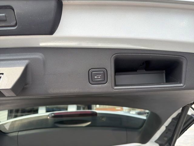 Used 2018 GMC Terrain Denali w/ Advanced Safety Package image 16