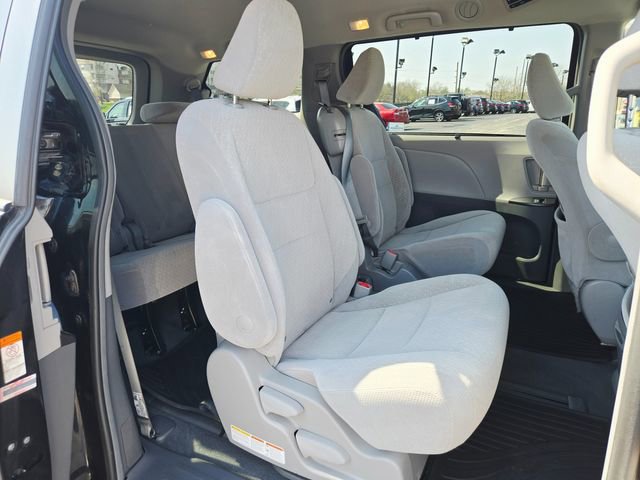 Used 2019 Toyota Sienna LE w/ LE Preferred Package FWD image 19
