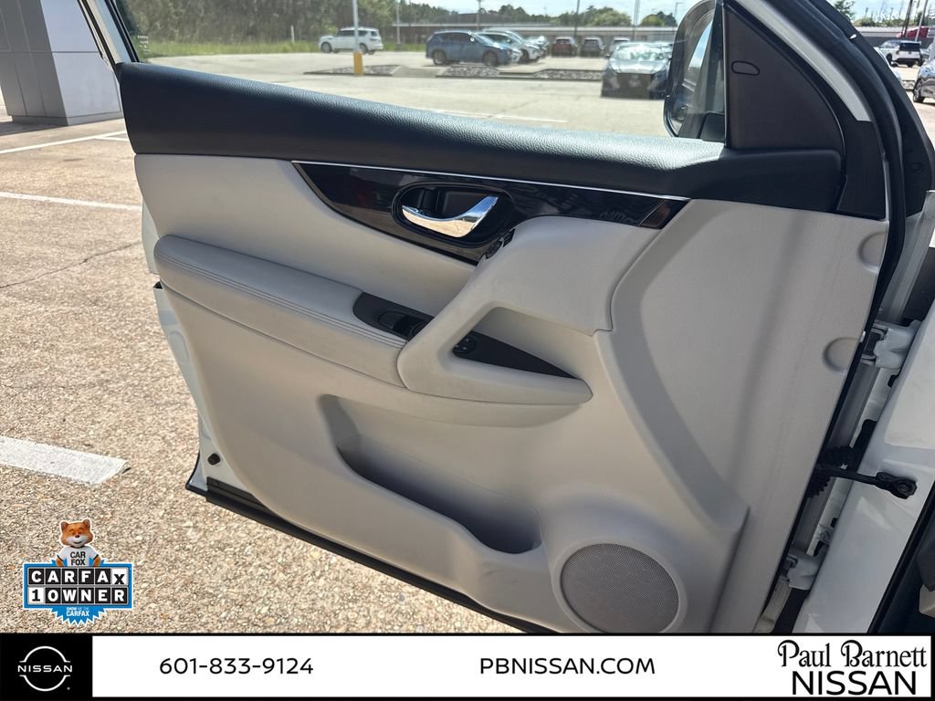 Used 2018 Nissan Rogue Sport SL w/ SL Premium Package FWD image 19