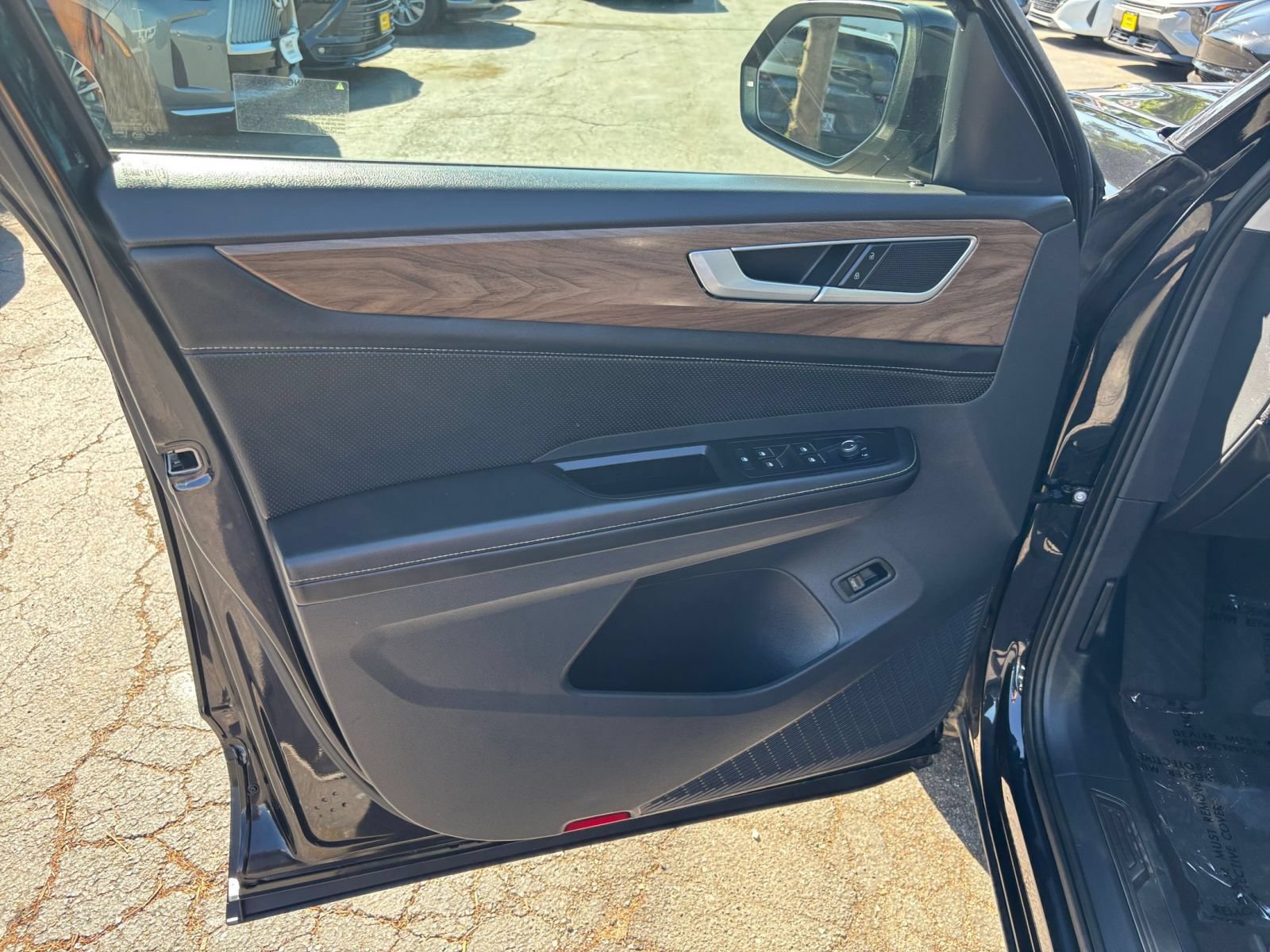 Used 2024 Volkswagen Atlas SE AWD/4WD image 18