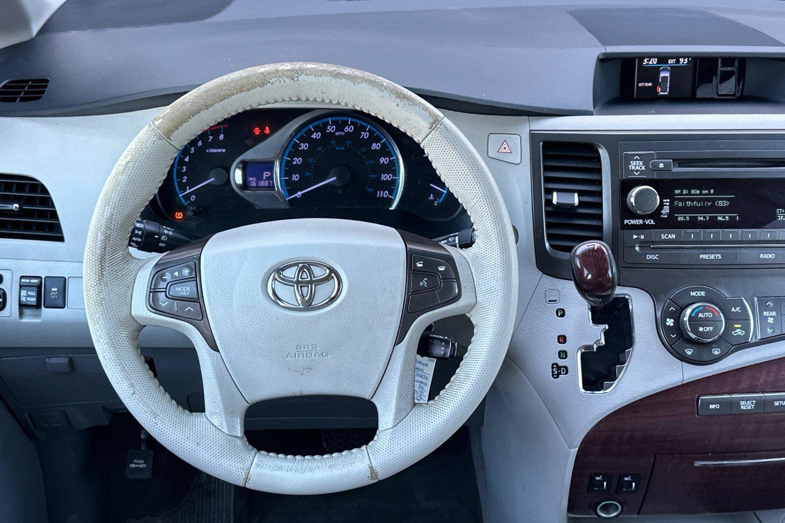Used 2014 Toyota Sienna XLE FWD image 14