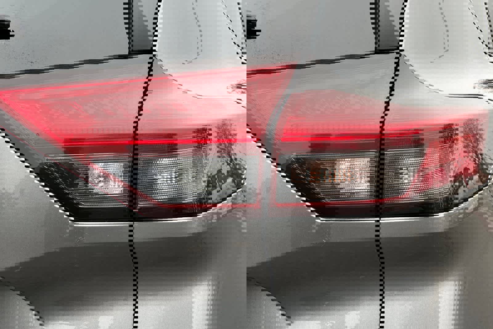 Used 2023 Nissan Rogue SV image 35