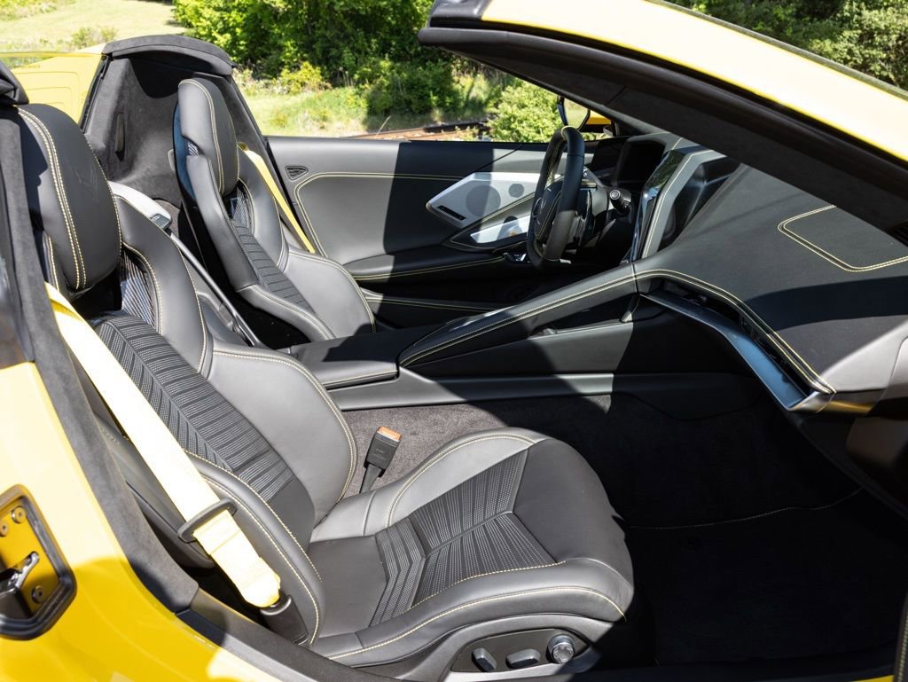 Used 2026 Chevrolet Corvette Stingray Premium Conv w/ Z51 Performance Package RWD image 52