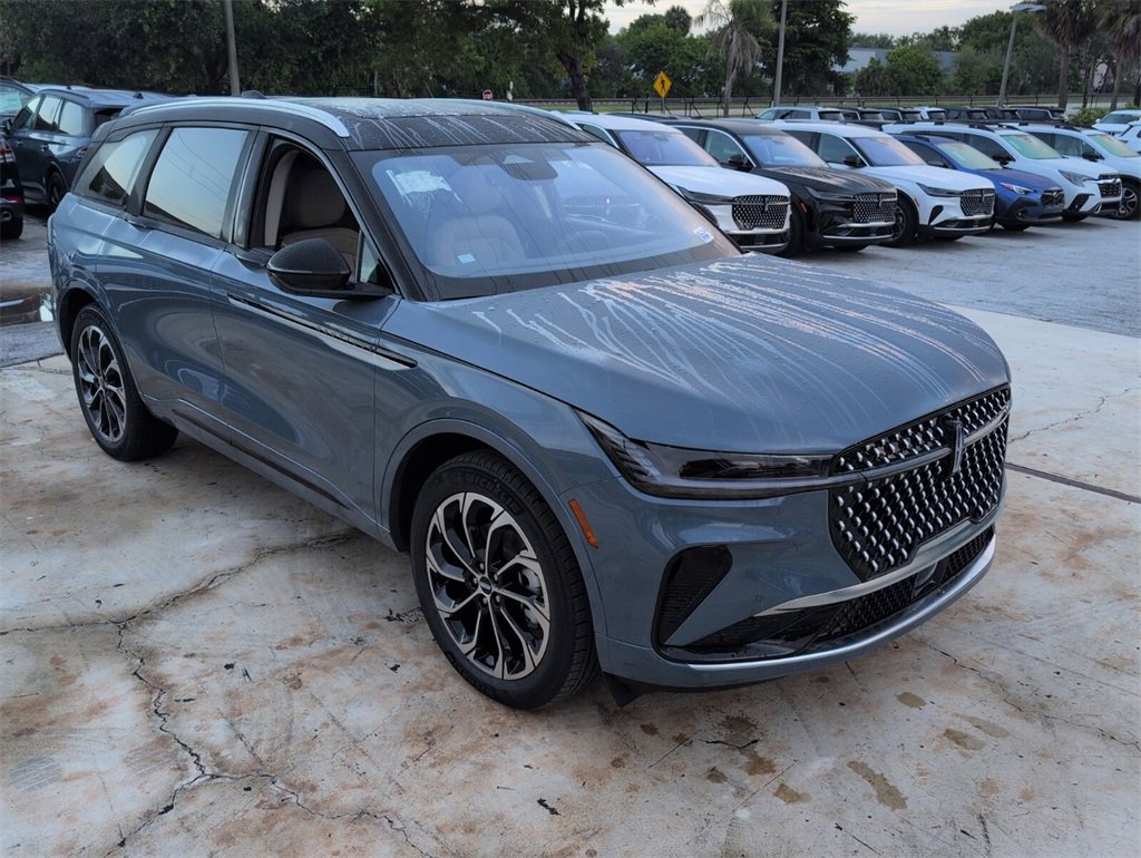 New 2025 Lincoln Nautilus Reserve image 2