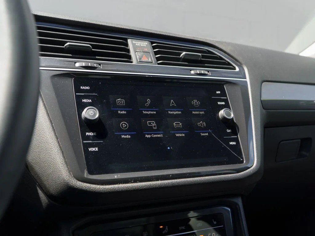 Used 2023 Volkswagen Tiguan SE w/ Panoramic Sunroof Package AWD/4WD image 24