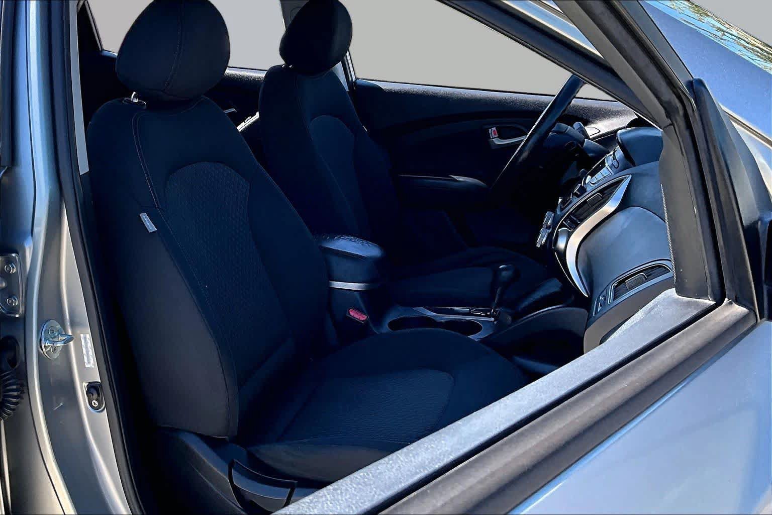 Used 2010 Hyundai Tucson GLS FWD image 8
