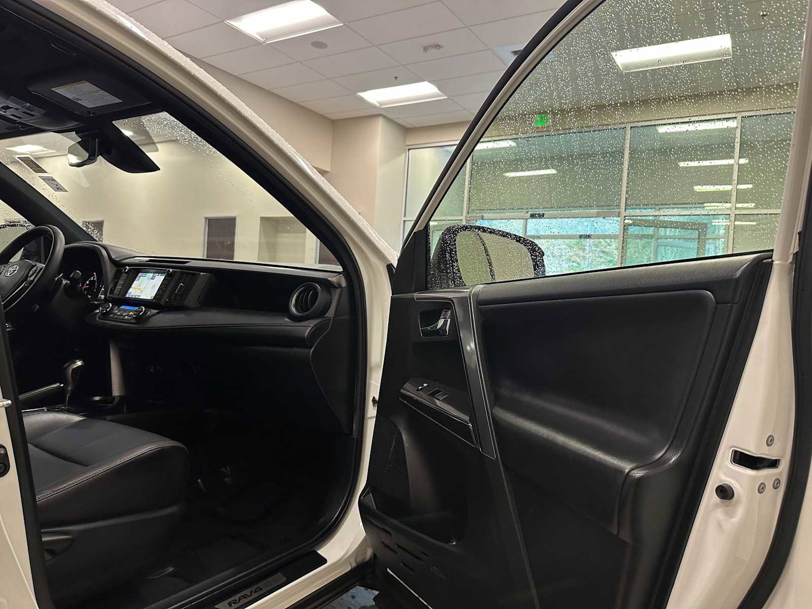 Used 2017 Toyota RAV4 SE w/ Advanced Technology Package image 31