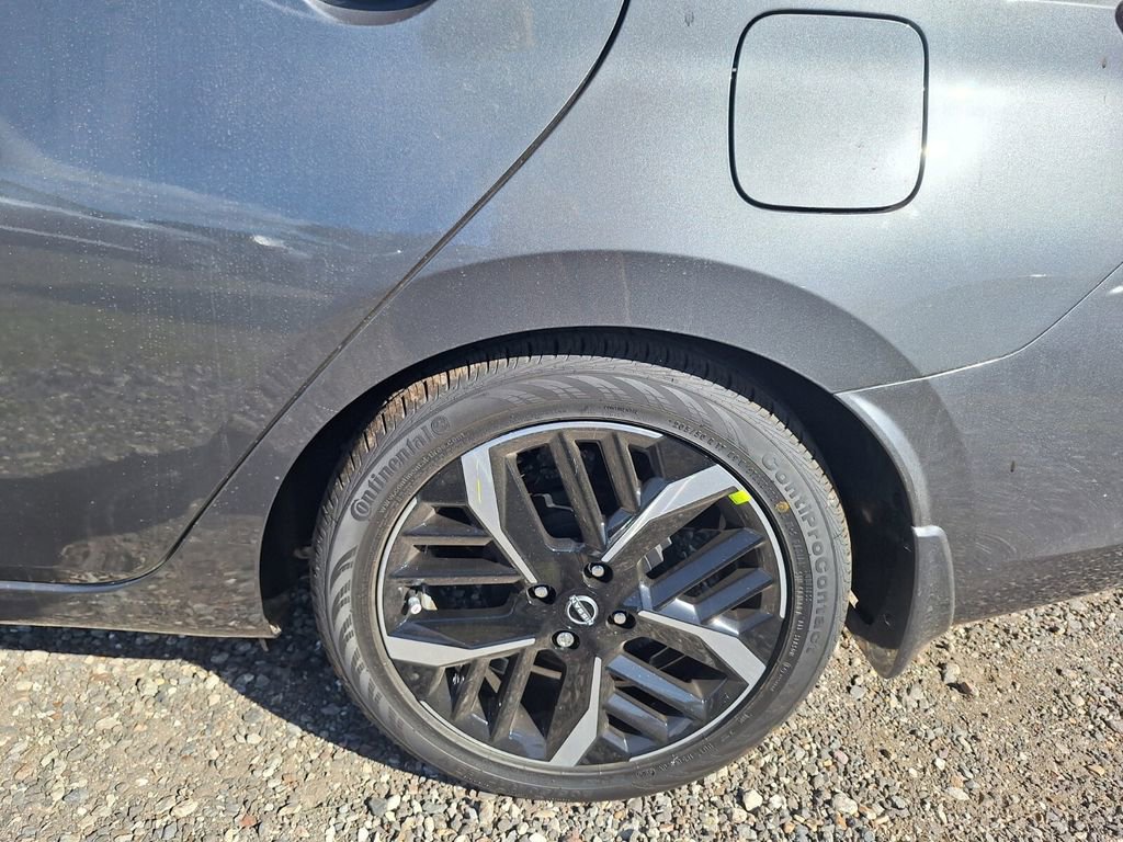 New 2025 Nissan Versa SR w/ Trunk Package image 23