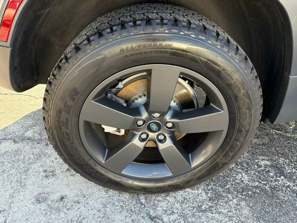 Used 2024 Land Rover Defender 110 S image 9