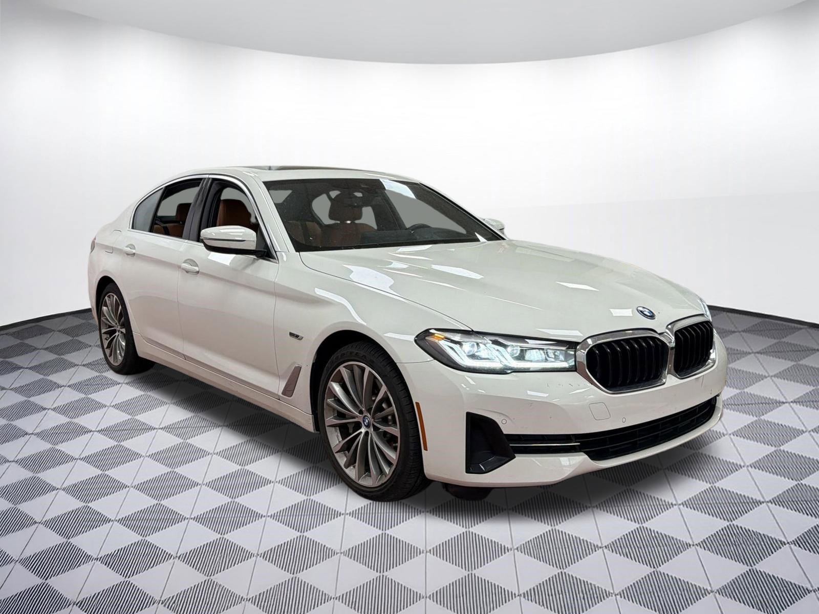 Used 2023 BMW 530e xDrive w/ Premium Package image 7