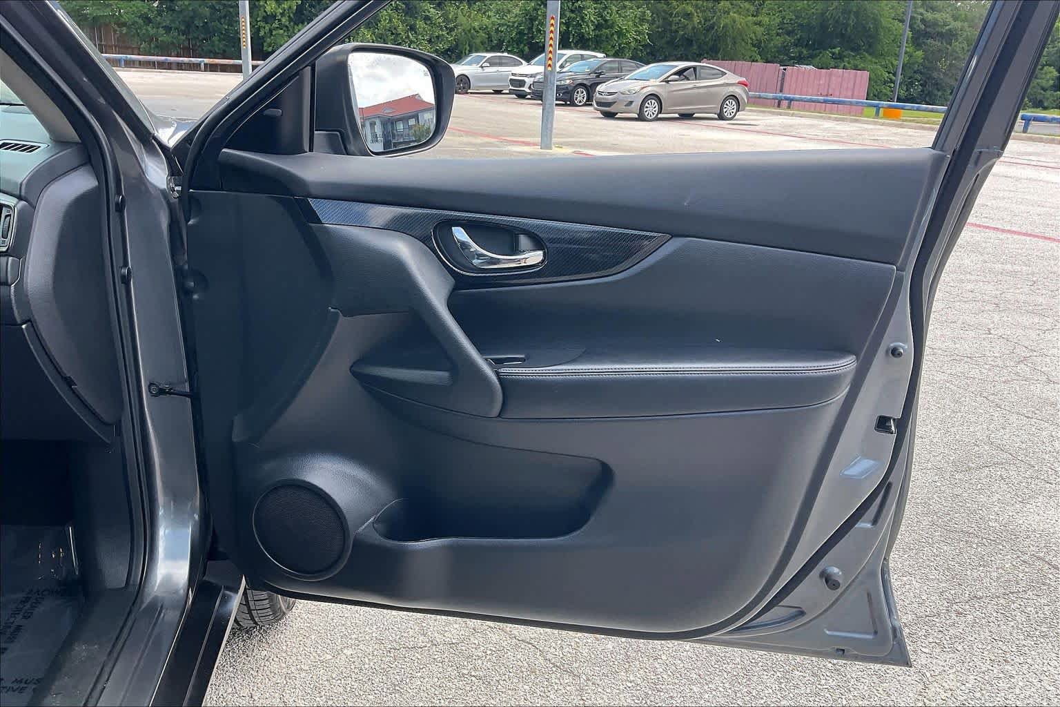 Used 2020 Nissan Rogue SL FWD image 22