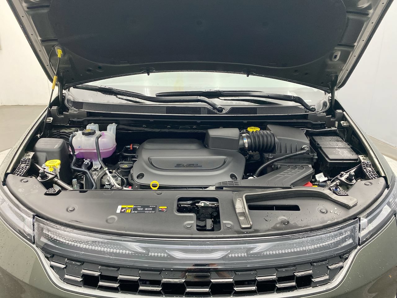 New 2027 Chrysler Pacifica Limited AWD/4WD image 11