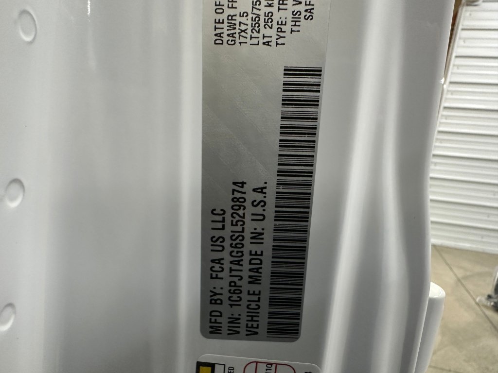 Used 2025 Jeep Gladiator Willys image 39