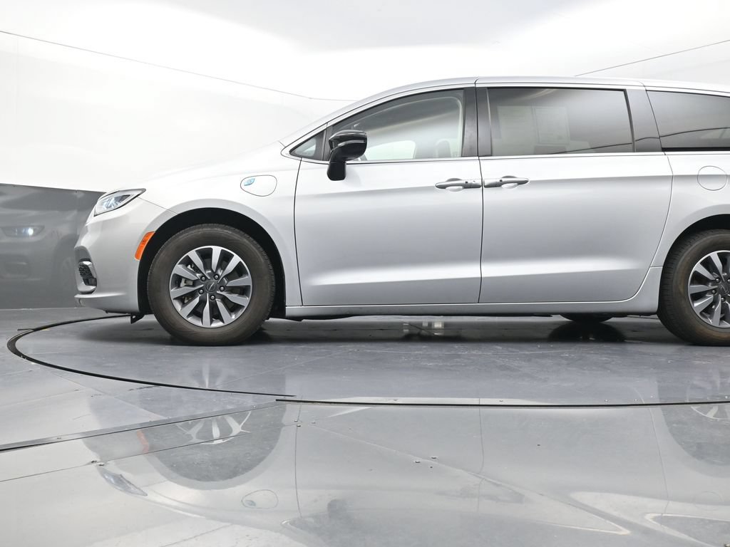 Used 2024 Chrysler Pacifica Limited FWD image 24