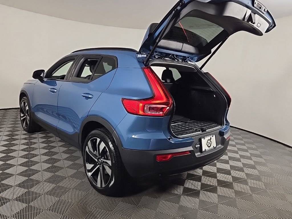 Certified 2023 Volvo XC40 B5 Plus w/ Climate Package AWD/4WD image 15