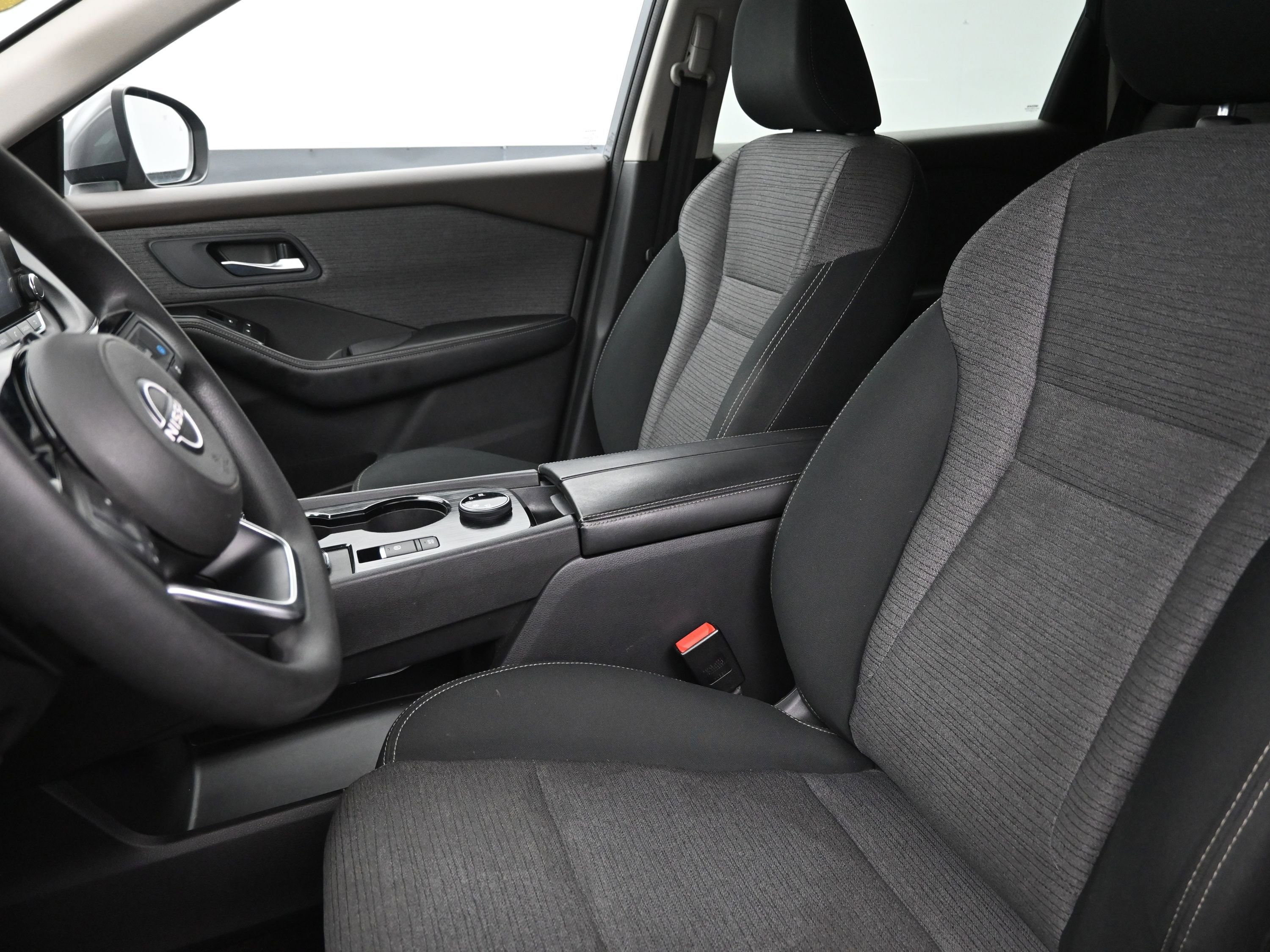 Used 2022 Nissan Rogue SV image 11