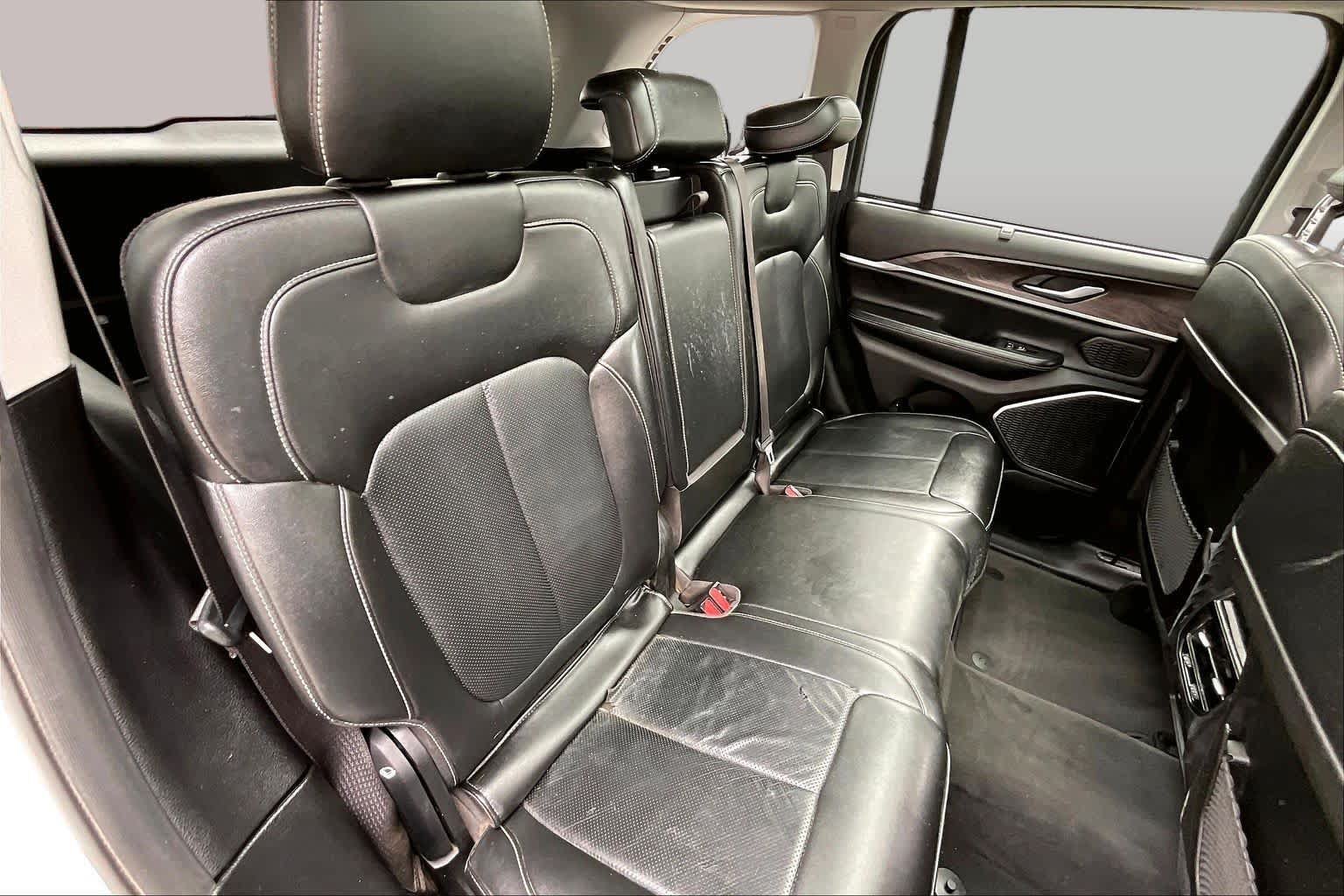 Used 2022 Jeep Grand Cherokee Limited 4xe w/ Luxury Tech Group II AWD/4WD image 18