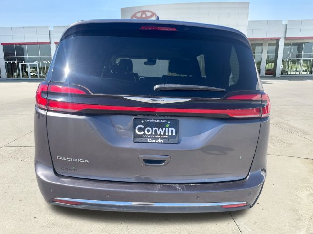 Used 2021 Chrysler Pacifica Touring-L FWD image 4