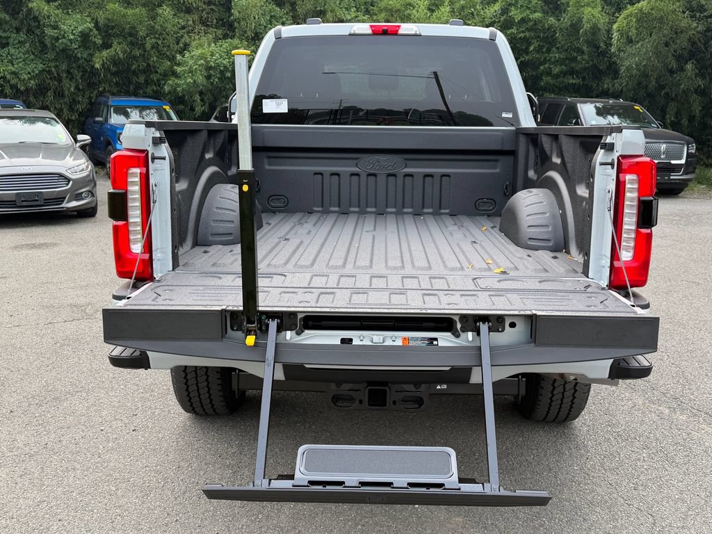 New 2026 Ford F250 Lariat w/ Black Appearance Package AWD/4WD image 21