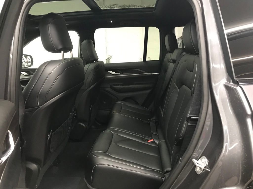 New 2025 Jeep Grand Cherokee Limited image 31