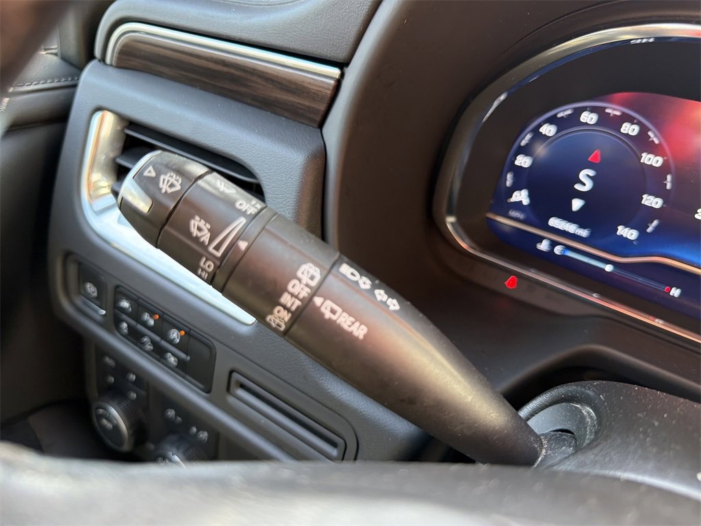 Used 2023 Chevrolet Tahoe Z71 w/ Luxury Package image 32