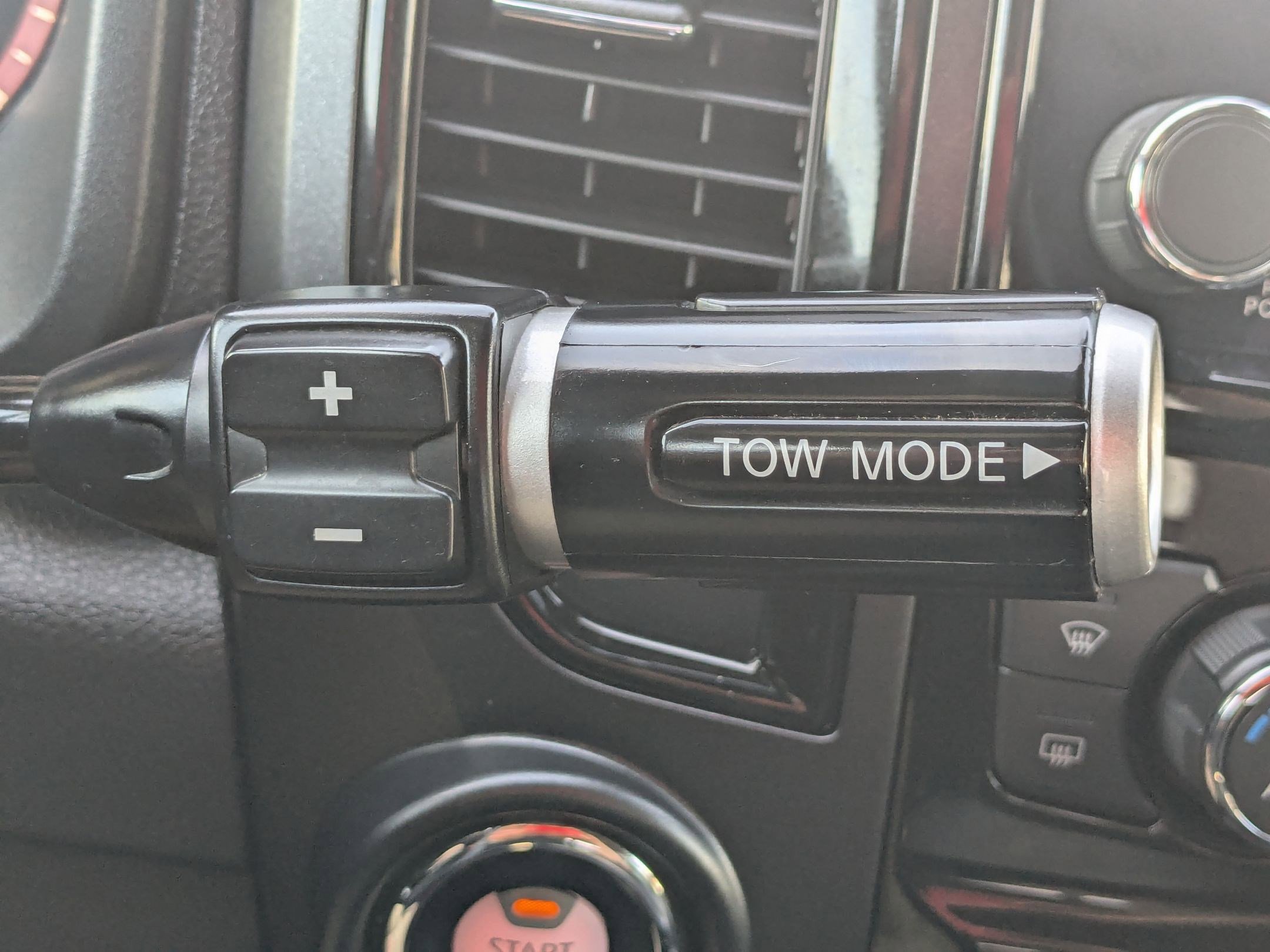 Used 2024 Nissan Titan PRO-4X w/ Pro-4x Convenience Package image 24