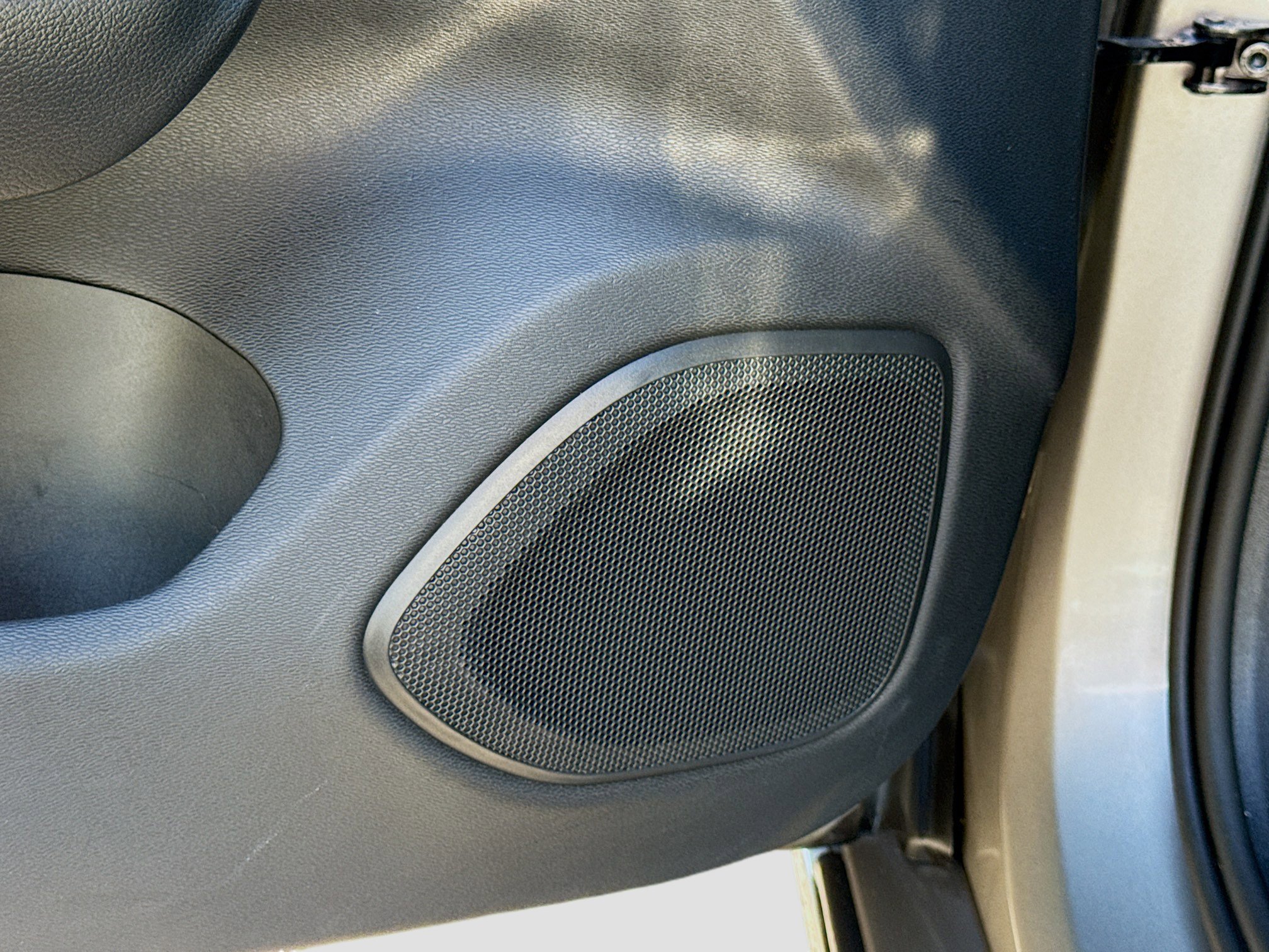 Used 2020 Volvo S60 T6 Momentum image 23