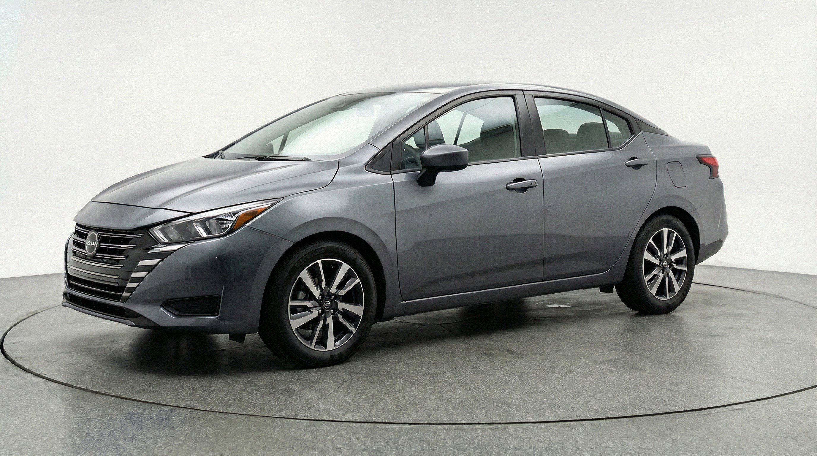 Used 2025 Nissan Versa SV FWD image 3