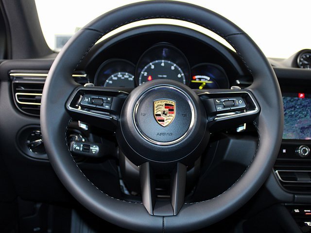 New 2026 Porsche Macan image 18