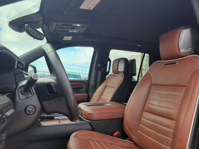 Used 2024 GMC Yukon Denali Ultimate AWD/4WD image 12