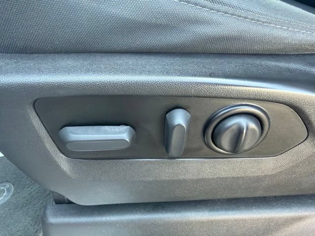 Used 2022 Chevrolet Silverado 1500 LT AWD/4WD image 12