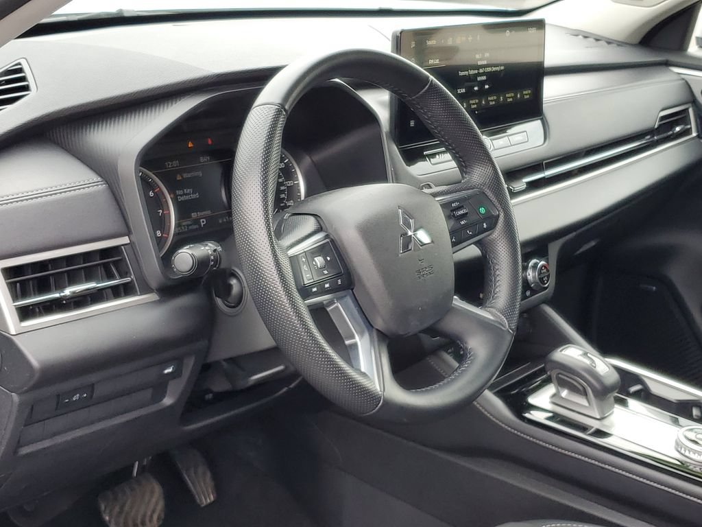 Used 2025 Mitsubishi Outlander SE AWD/4WD image 11